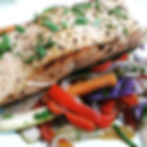 Salmão com Legumes na Manteiga de Ervas