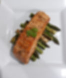 Salmão com Aspargos Grelhados