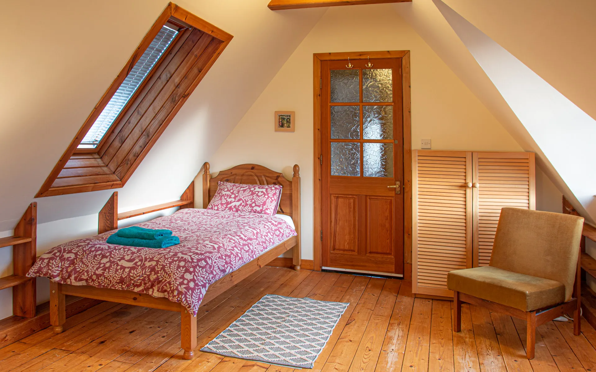 findhorn-foundation-accommodation-cornerstone-bedroom-upper-b
