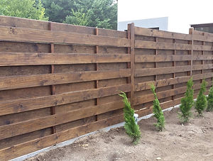 Ogrodzenia drewniane palisadowe, ogrodze