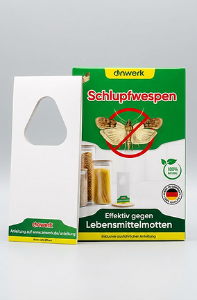 freepik__img1-nur-eine-packung-und-die-karte-zusammen-auf-l__44771.png
