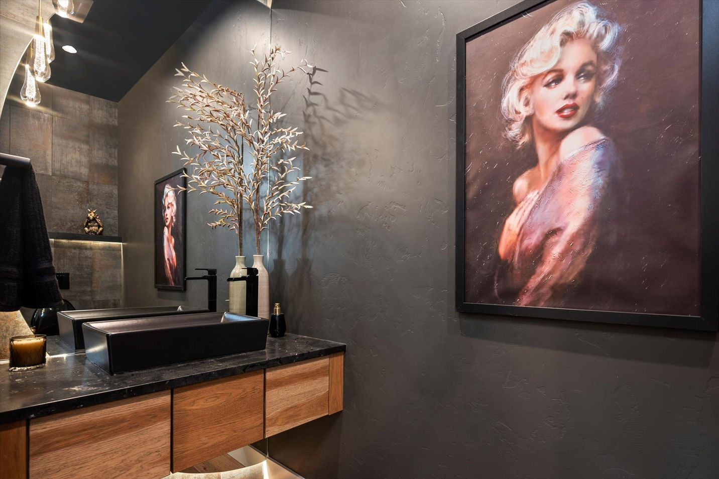 190-Powder Bathroom.jpg