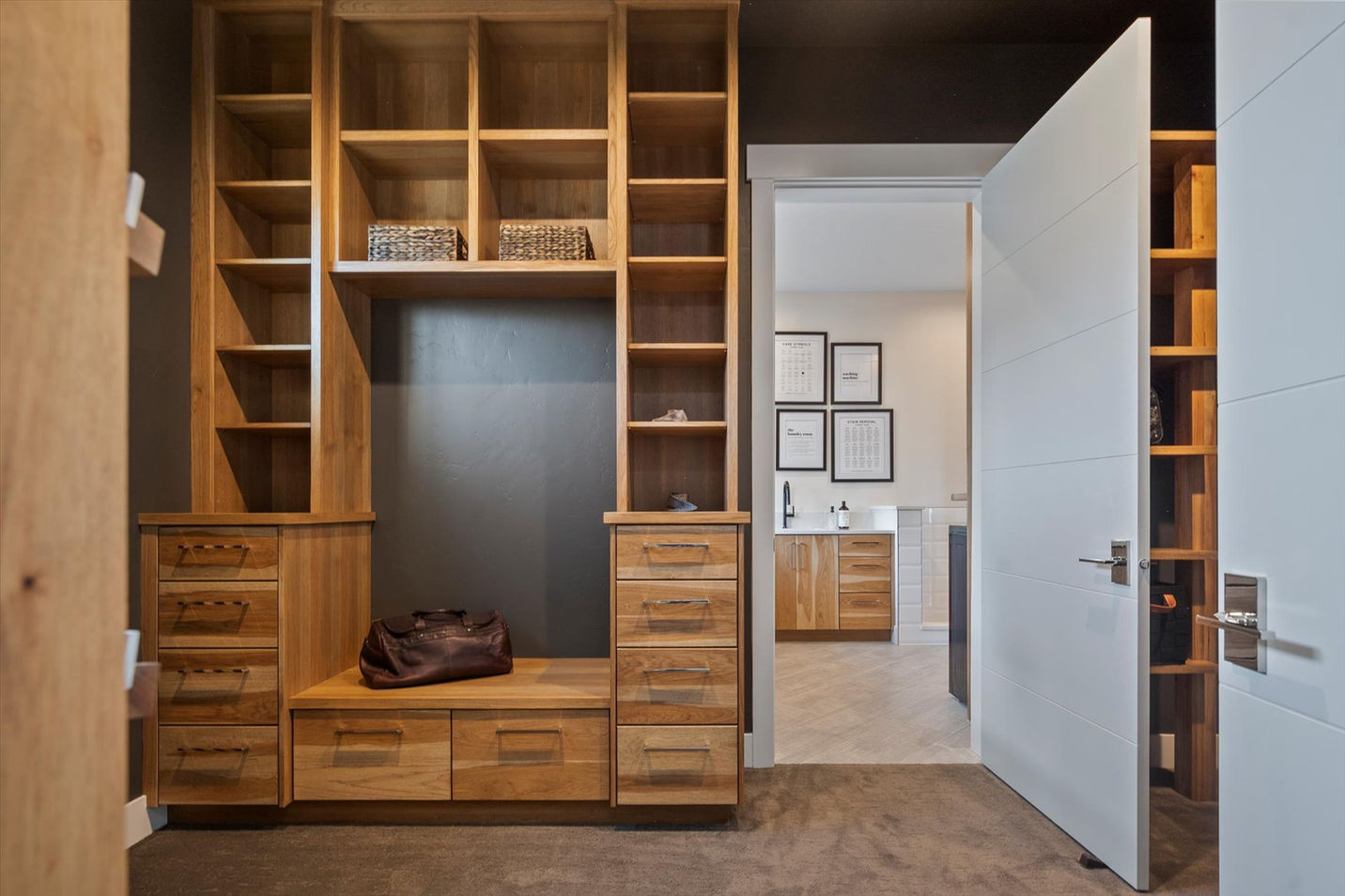 179-Master Closet.jpg