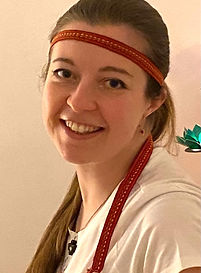 Porträt-Foto von Carolin Mayer als Humanenergetikerin