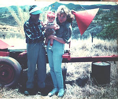 Foto Abuelitos y Camilo.JPG
