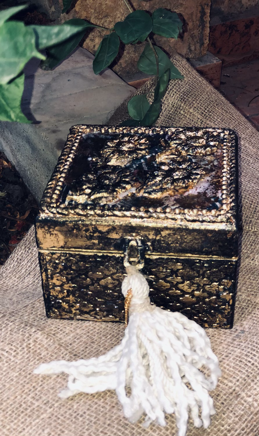 Thumbnail: Gilded box