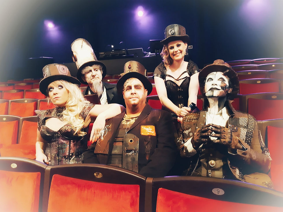 Miss Barbouille, Monsieur Phylactère, Professeur Electrazik, Miss Bobinaclic et Gabor du spectacle "Gabor et les chapeaux rouillés"