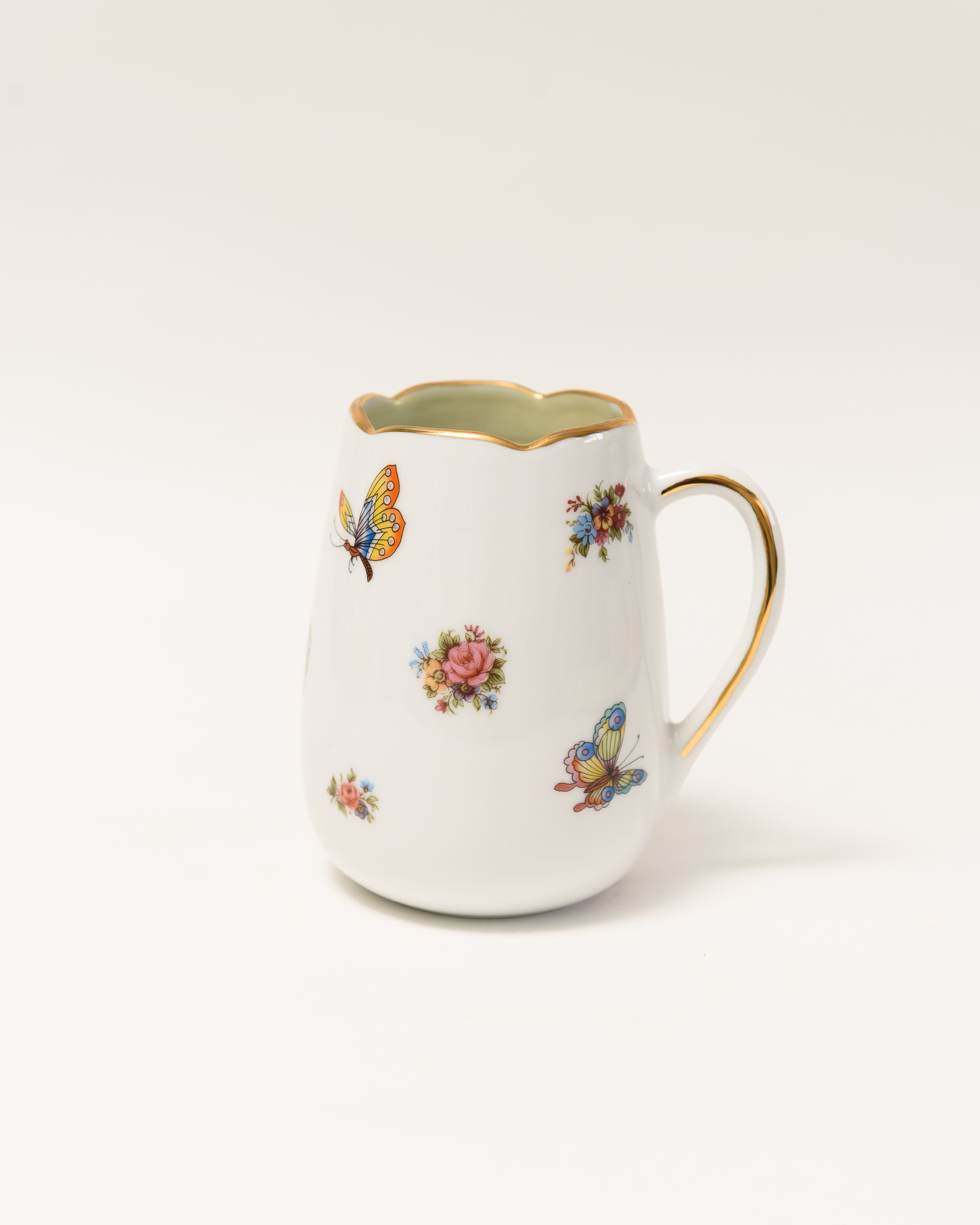 Caneca Flores e Borboletas Coloridas