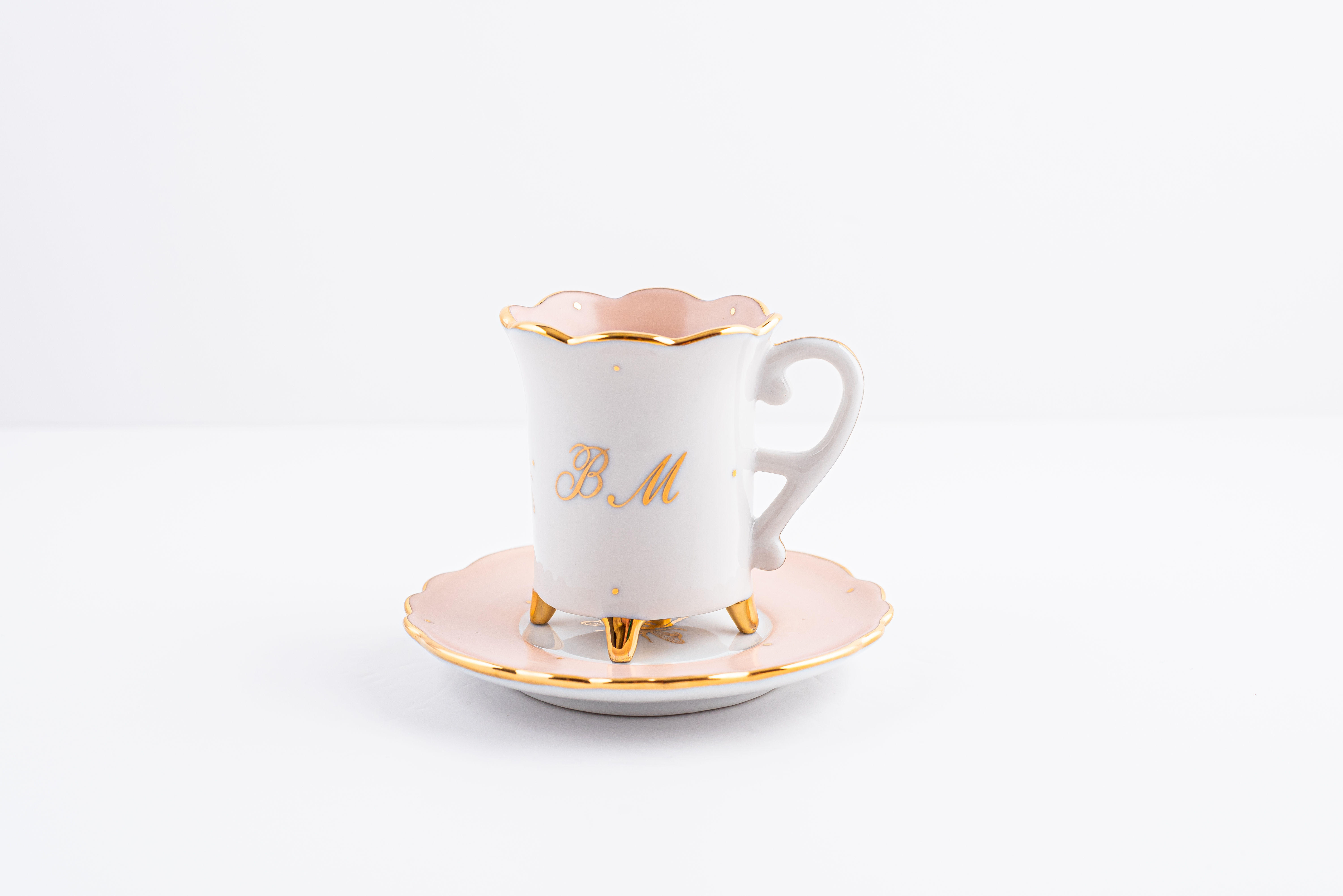 Xícara de Café Pezinho Abelha e Inicial