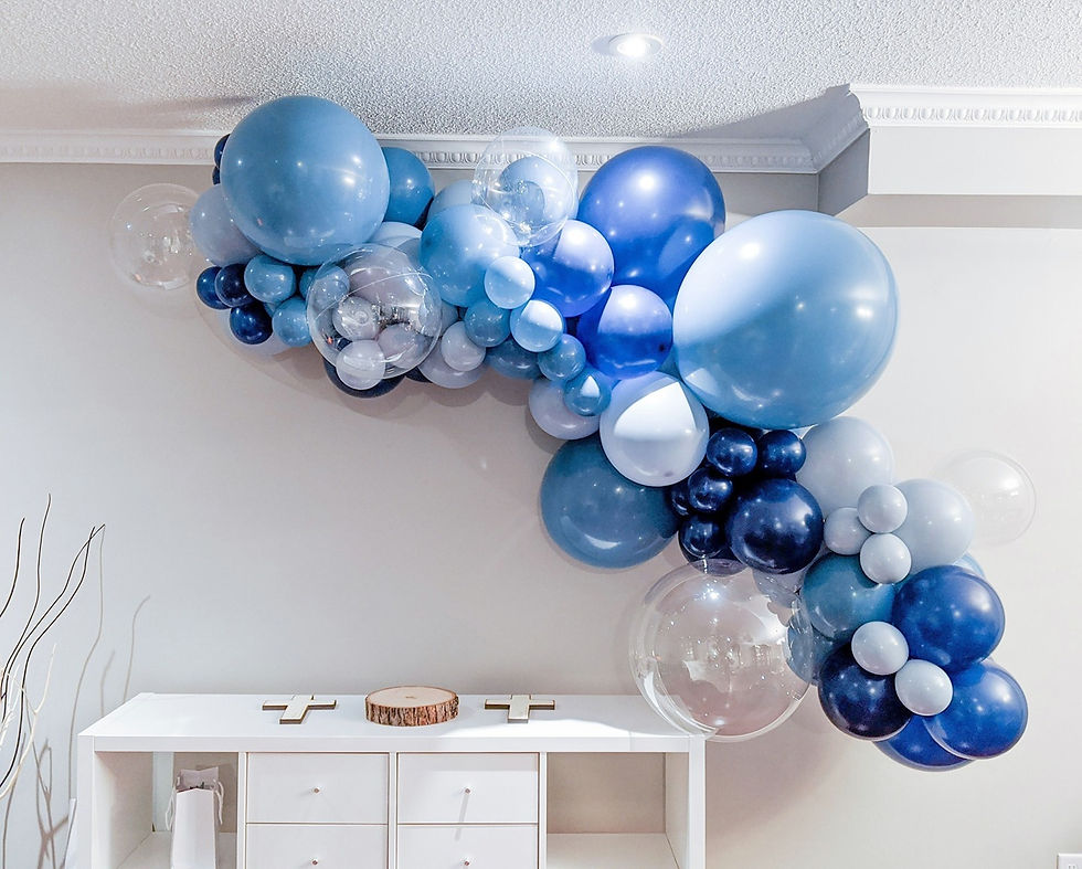 blue-balloon-garland