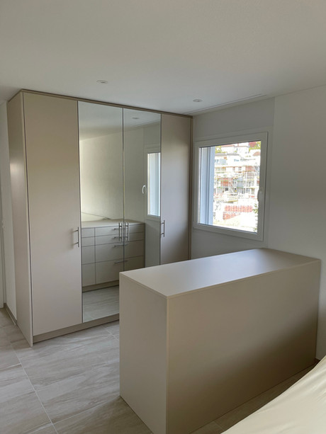 Schlafzimmer Garderobenschrank mit Kommode
