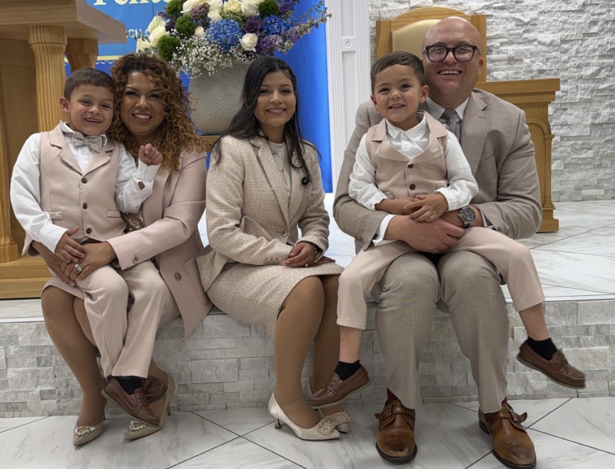 Thaddeus Evans with his family, smiling together