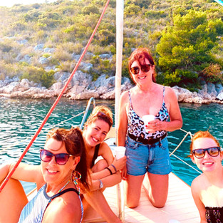Small luxury group tours, adventures, travel and holidays for solo / single women in 20s, 30s, 40s and 50s with Travel Queen