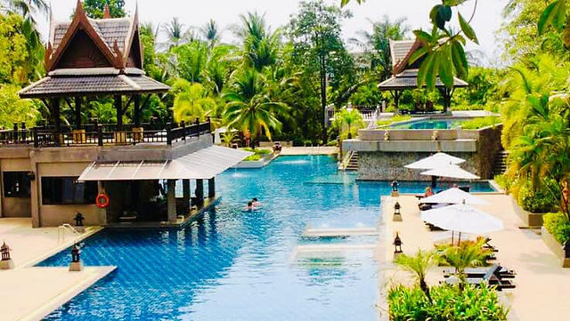 Small luxury group tours, adventures, travel and holidays for solo / single women in 20s, 30s, 40s and 50s with Travel Queen