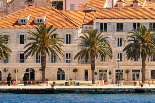 Small luxury group tours, adventures, travel and holidays for solo / single women in 20s, 30s, 40s and 50s with Travel Queen