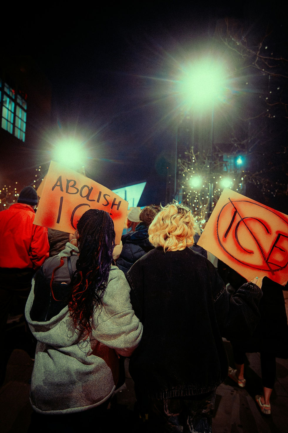 "Melt-the-ICE Hats": Stricken für Demokratie & gegen ICE