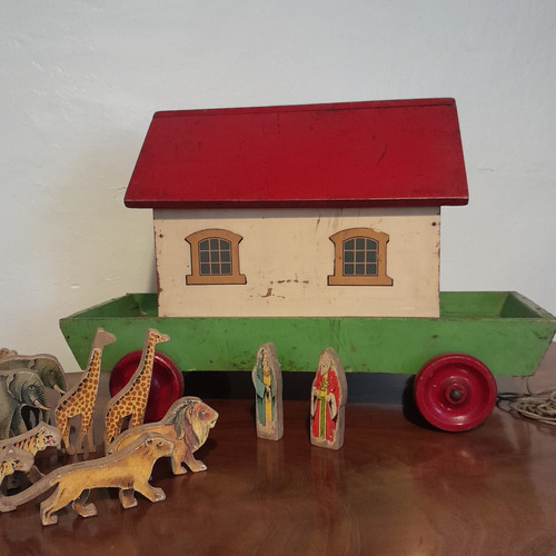 Original Chad Valley Wooden Pull Along Noahs Ark With Animals