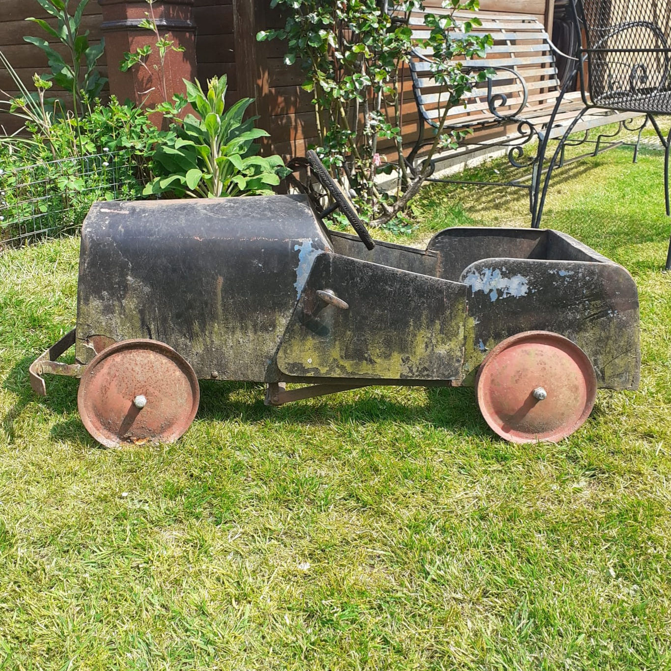 Barn Find Genuine  1930's Childs Pedal Car 