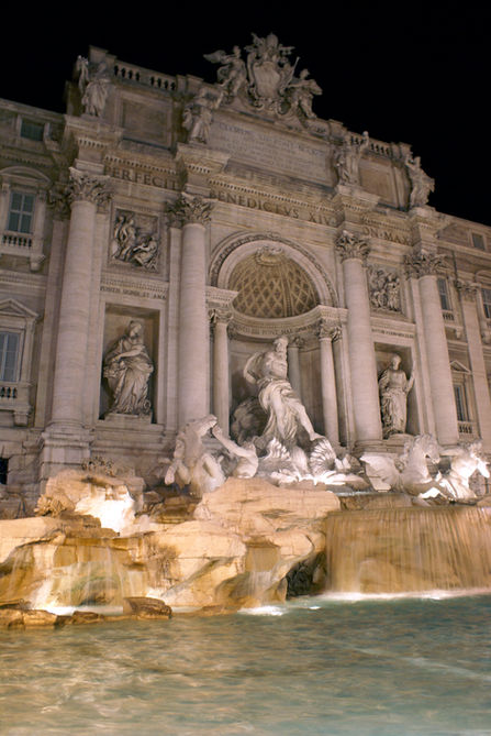 Ana Victoria Cruz_Architecture_Trevi Fountain Night.jpg