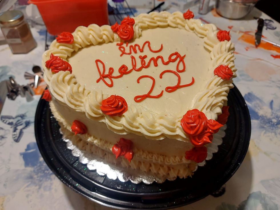 Pastel de red velvet con diseño personalizado con buttercream