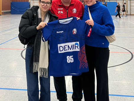 Sponsoring DEMIR-Gruppe mit einem Trikotsatz bei Damen 1
