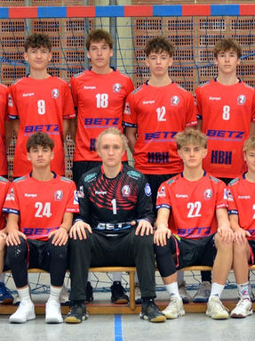 mB erhält ebenfalls zwei komplett neue Trikotsätze