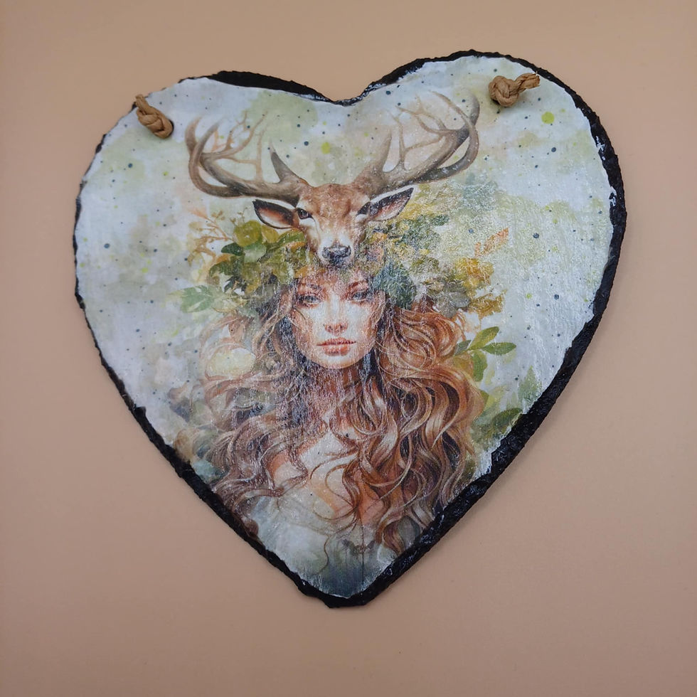 🌕 Horned Goddess Heart Decoration – Divine Feminine Energy & Nature’s Magic