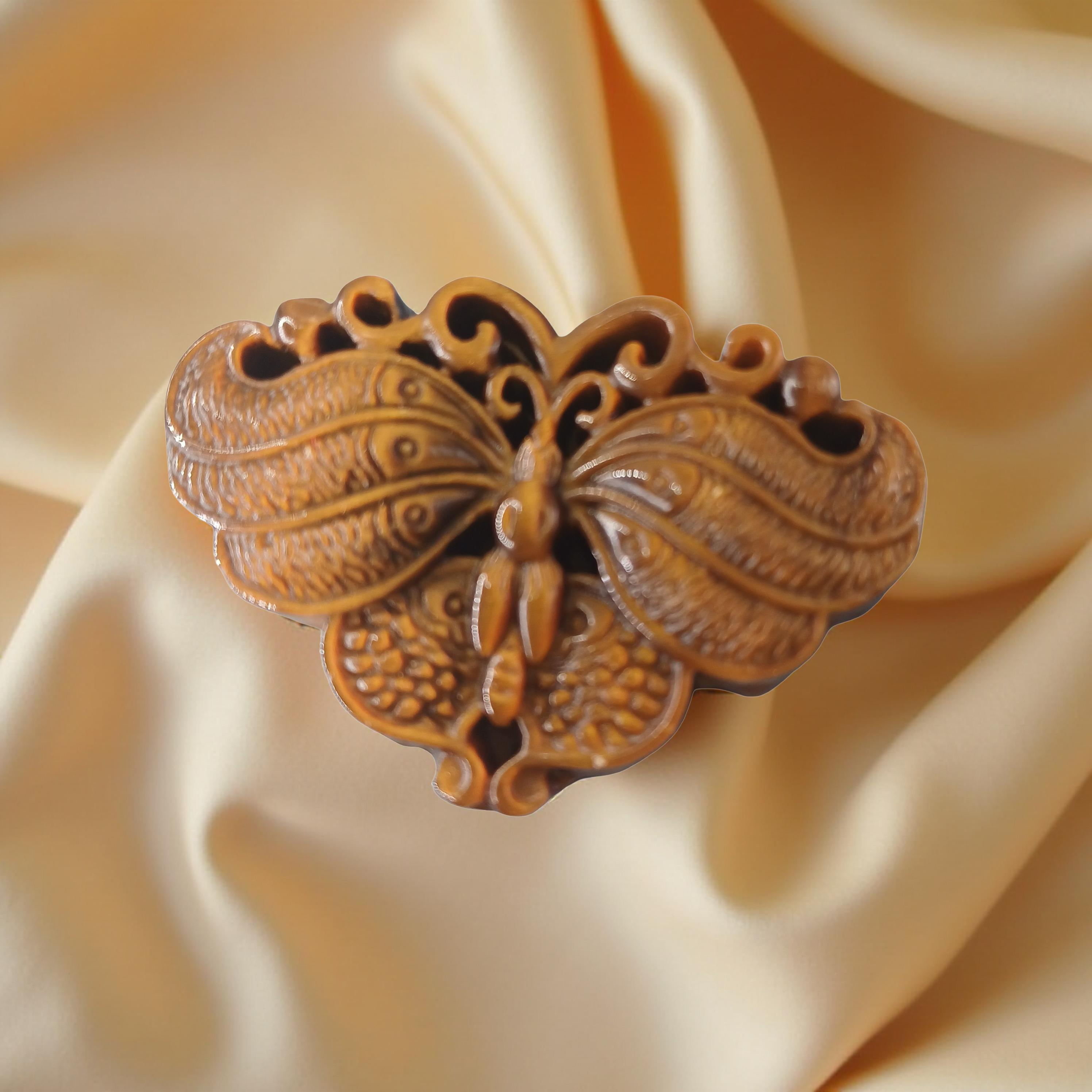 Tiger’s Eye Moth – Transformation, Courage & Inner Light 🐯🦋✨