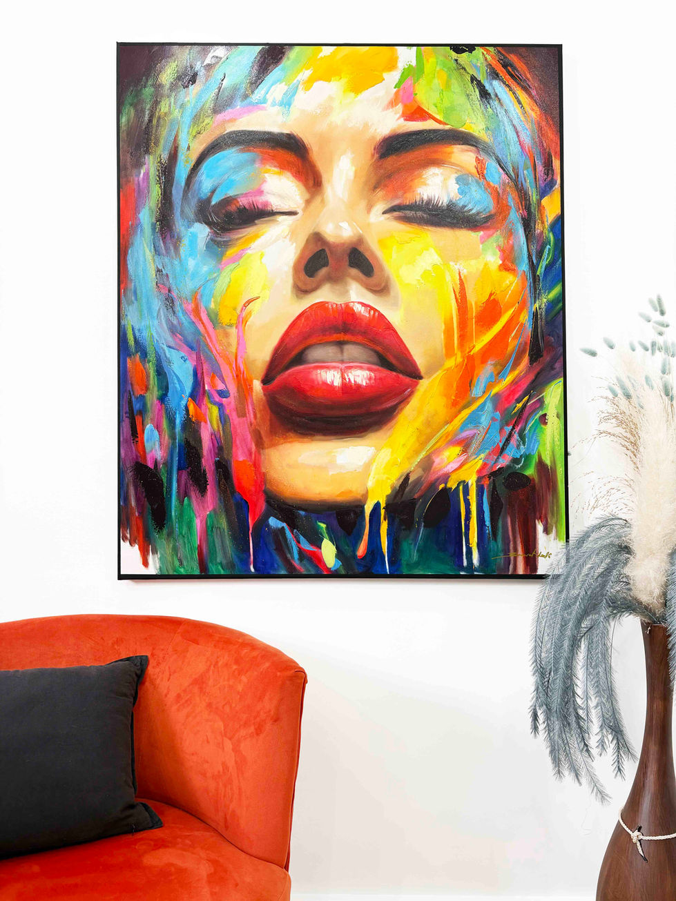 Portrait féminin contemporain coloré réalisé au couteau, œuvre de ZAWART, artiste peintre thaïlandais, avec matière texturée