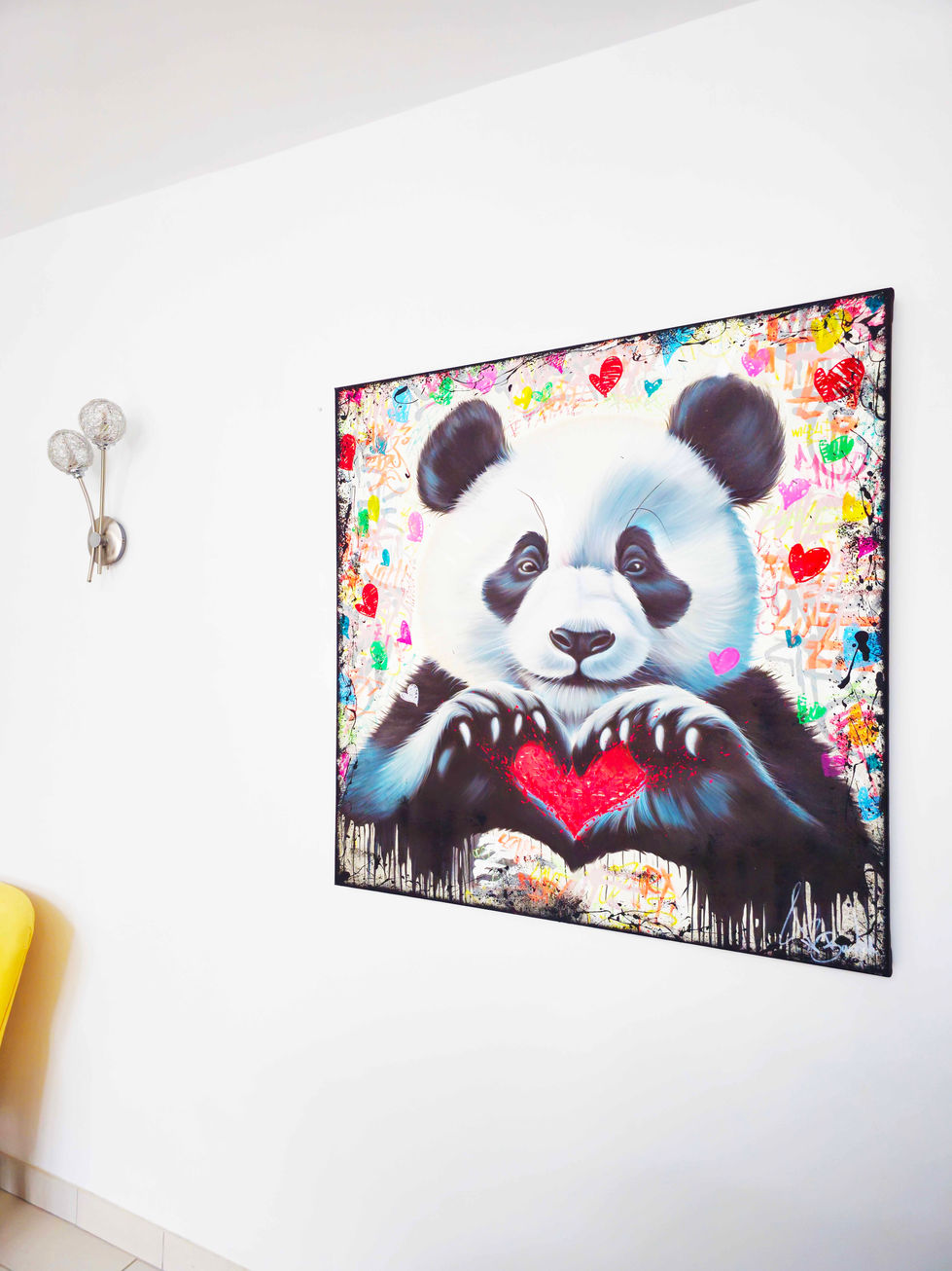 Œuvre originale Panda Love, tableau animalier Pop Art, panda mignon formant un cœur rouge avec ses pattes.