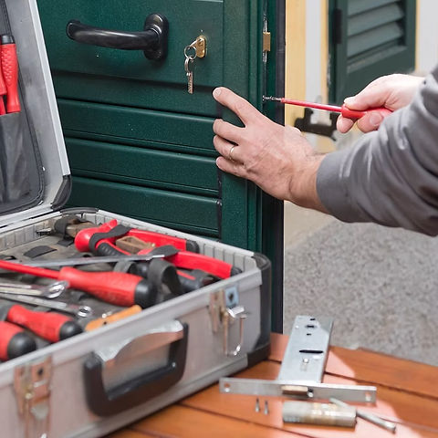 a man fix the lock