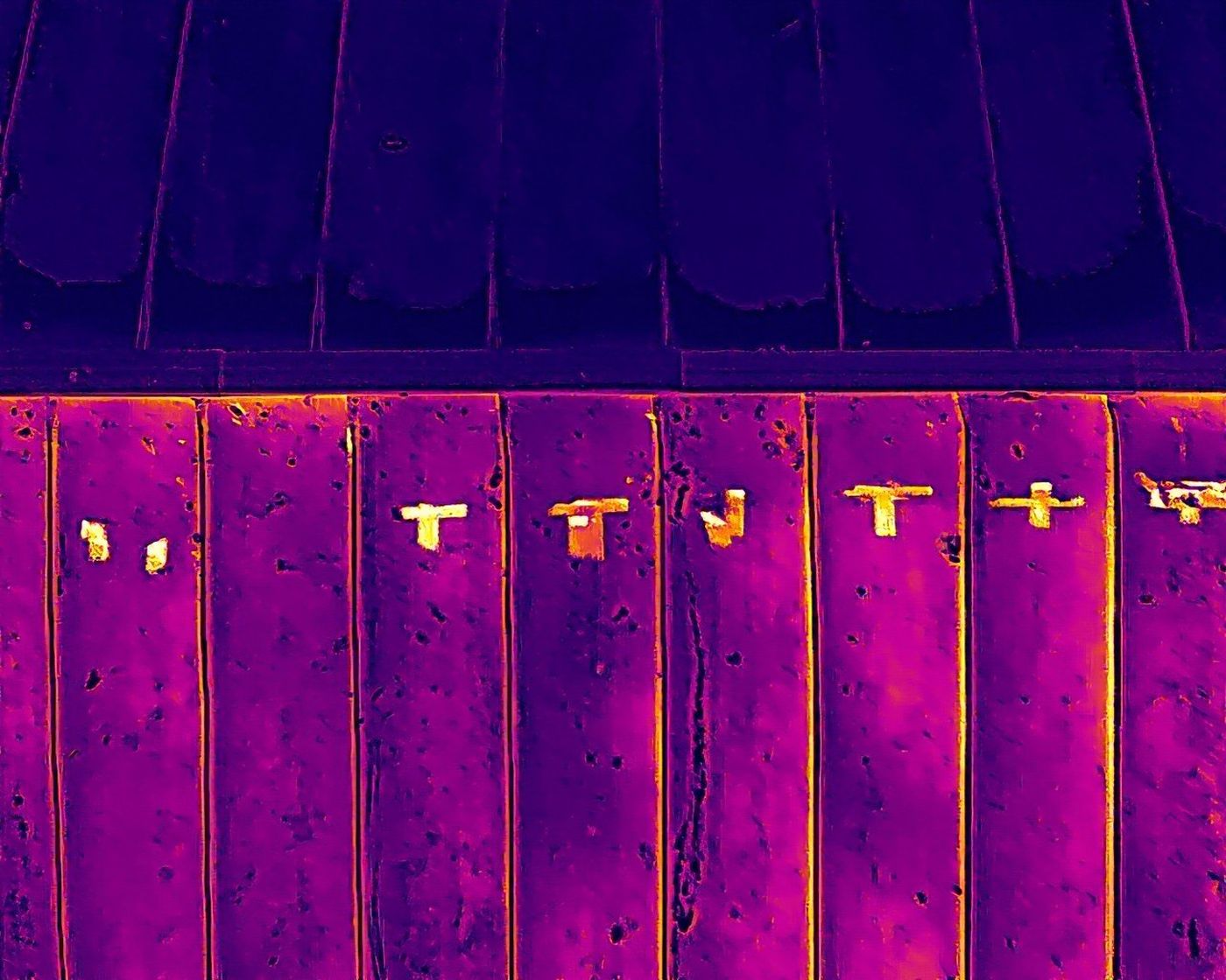 Thermal image of the same roof section