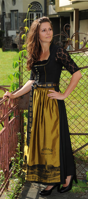 Villach Dirndl lang.jpg