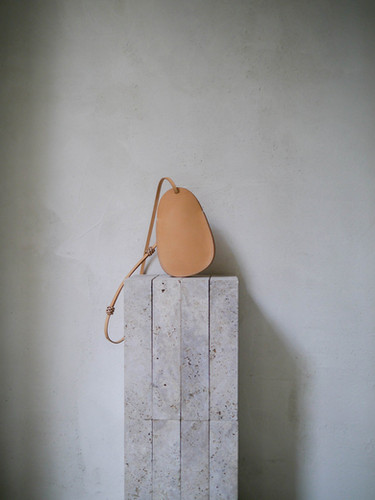 KAMARO'AN PEBBLE POUCH | cloth