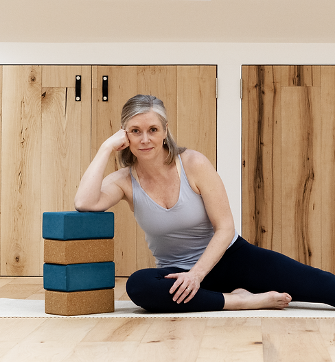 Jennifer leans on blocks crop