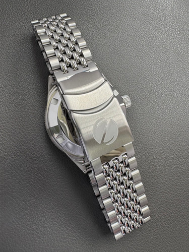 Jota 40 black dial diver bezel | Zoretto Watches