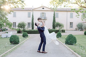 un couple de mariés