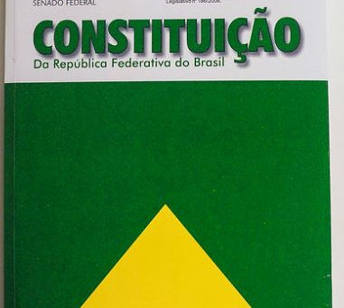 Instituições e confiança