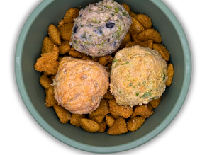 Fresh meatball toppers on kibble from Mama Mel’s Pet Food.