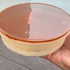 עוגת שכבות גבינה קוקוס וקרמל בקופסה