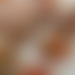 כפתורי שוקולד וסוכריות צבעוניות