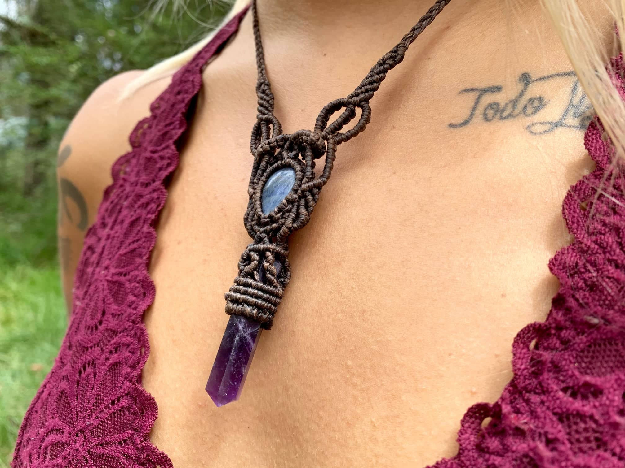 Macrame necklace with amethyst and azulite stone