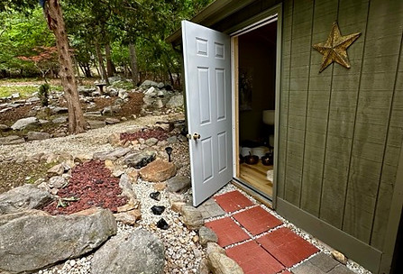 Small studio for reiki and sound baths in a garden.