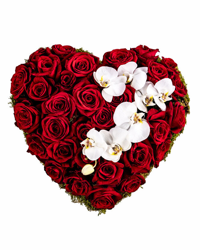 Inimă cu trandafiri și orhidee