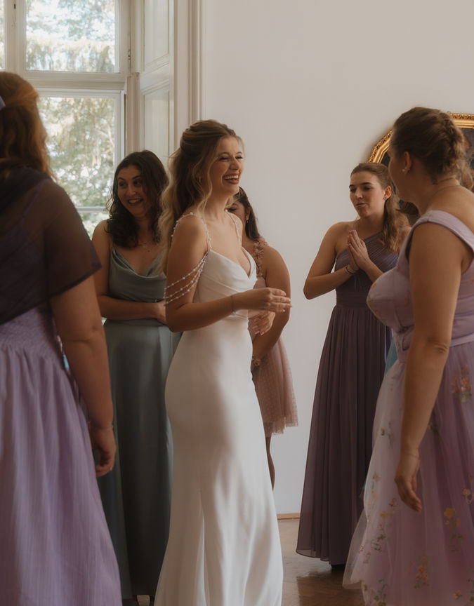 First Look der Braut mit ihren Brautjungfern