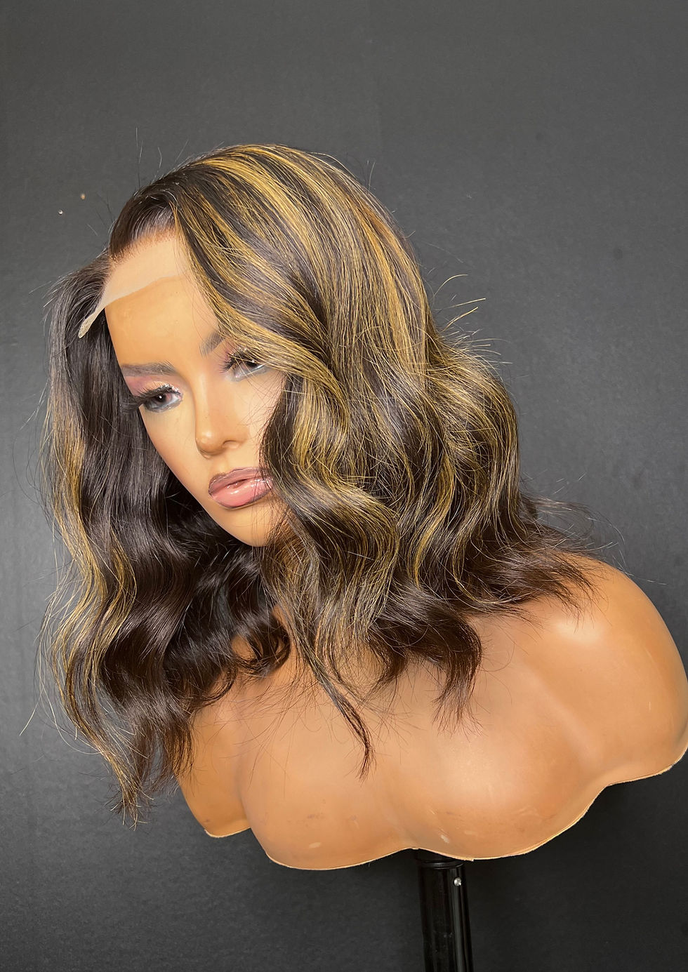 Thumbnail: Mena bob w/messy beach waves