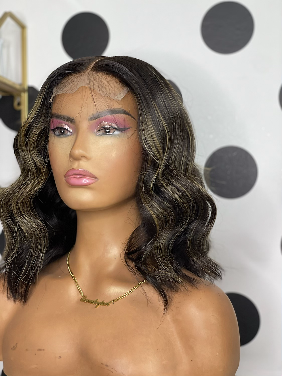 Thumbnail: Mena bob w/messy beach waves