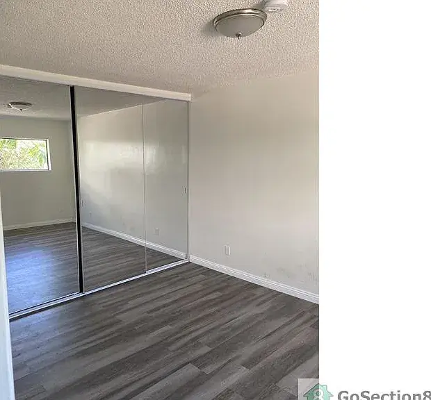 1BR/Van Nuys(2)/HACLA or TLS