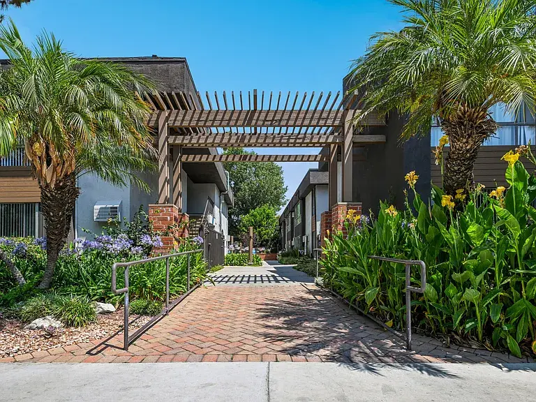 Thumbnail: 1 Bedroom / 1 Bathroom /Northridge(2)/HACLA or RRH