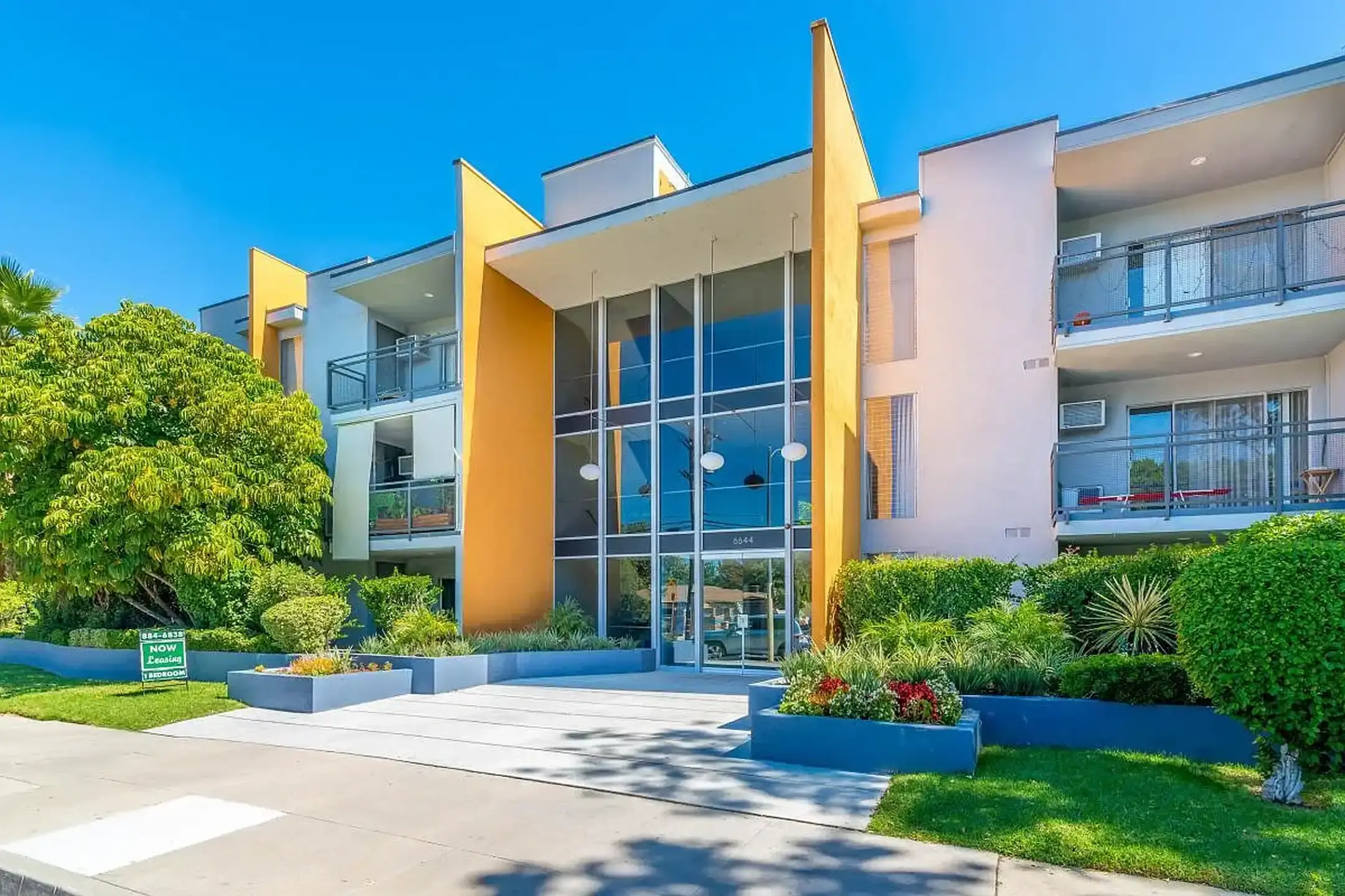 1bedroom/ 1 bathroom /Woodland Hills(2)/HACLA